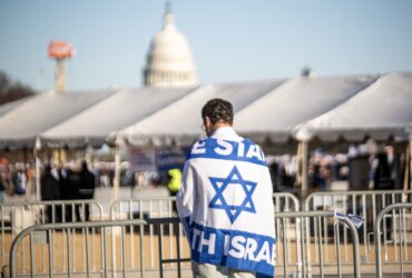 (NEW) Pro Israel Rally in Washington DC. 14 בנובמבר 2023, Washington DC, Maryland, USA: A lot of people gathered at the National Mall in Washington DC in a Pro Israel Rally on Tuesday (14), to show solidarity with Israel and combat a rise in antisemitism and also demand complete release of hostages who were abducted by Hamas. The Rally was organized by the Jewish Federations of North America and the Conference of Presidents of Major American Jewish Organizations. Credit: Steven Ramaherison/Thenews2 (Foto: Steven Ramaherison/Thenews2/Deposit Photos)